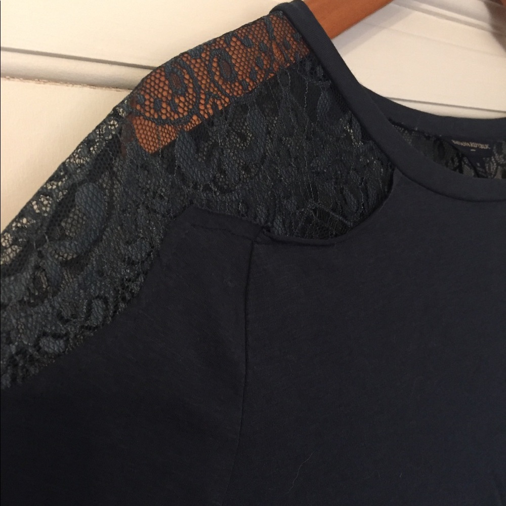 Lace shoulder detail blue top Banana Republic Sz M